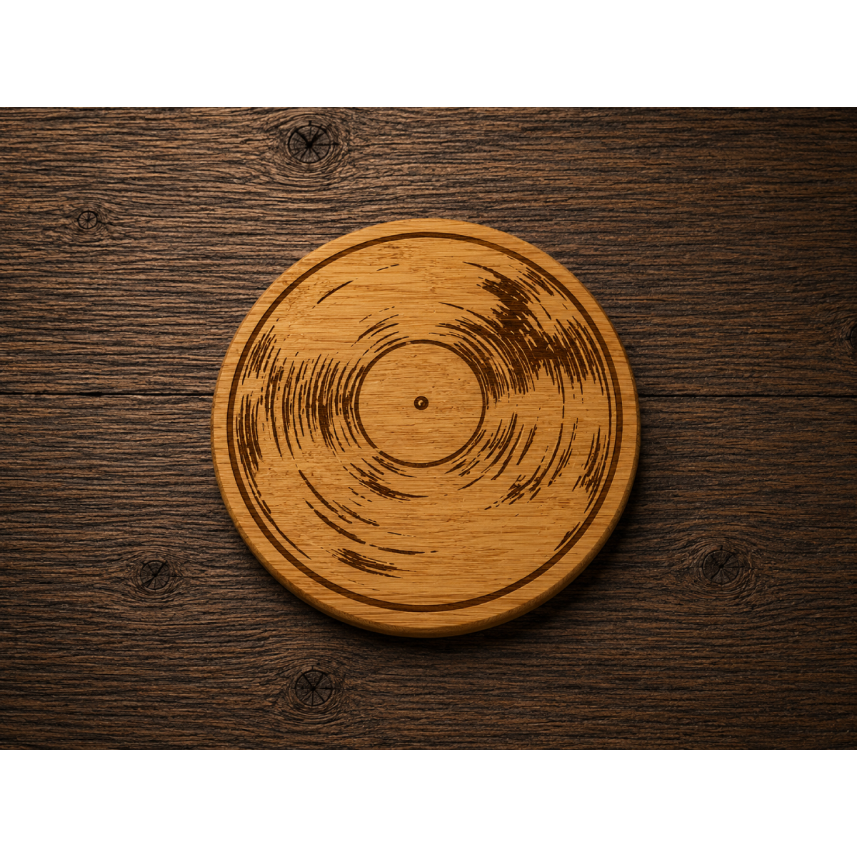 Ronde bamboe onderzetter met lasergravure van een vinylplaat, onderdeel van de set Muziek 2.