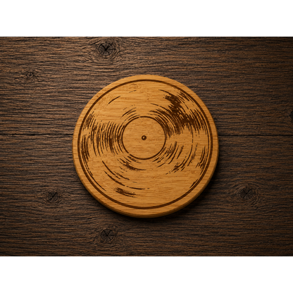 Ronde bamboe onderzetter met lasergravure van een vinylplaat, onderdeel van de set Muziek 2.
