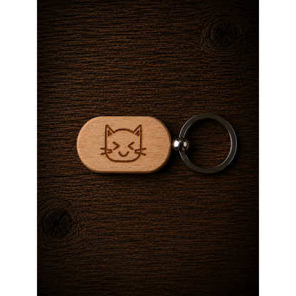 Houten sleutelhanger met lasergravure van een kat, een voorbeeld van een gepersonaliseerde sleutelhanger met eigen afbeelding.
